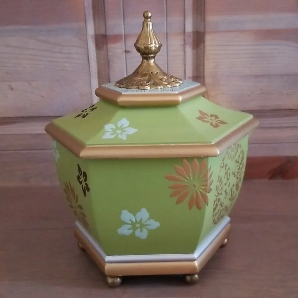 Raymond Waites for Toyo Decorative Footed Box